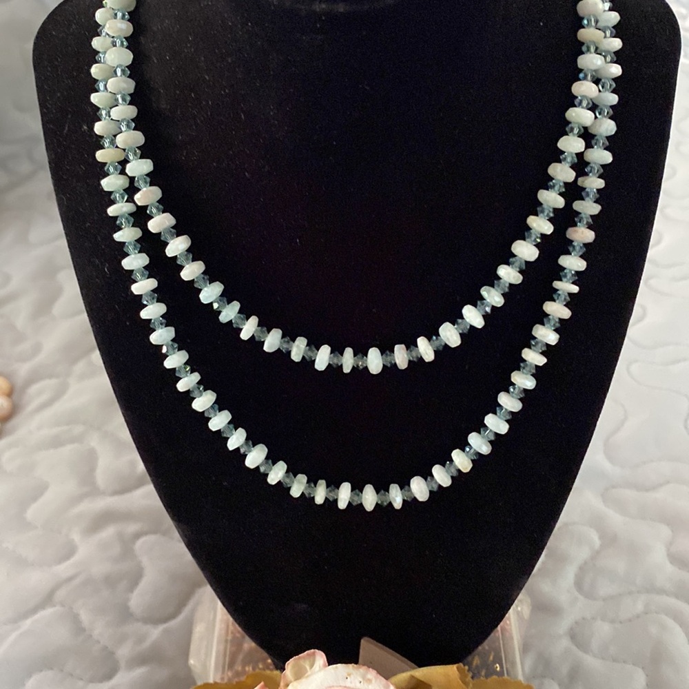 Pretty beaded necklace - Picture 2 of 2